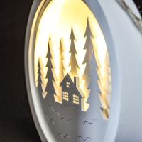 Solight LED dekorace závěsná, les a chatka, bílá, 2x AAA - 1V223-Bván.OBRÁZEK dřev.4LE (2) (2)