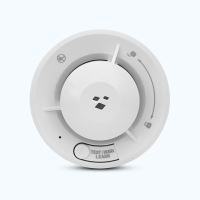 KD-122 LH je fotoelektrický kouřový hlásič s nízkou spotřebou energie. Umožňuje propojení s mobilním telefonem přes WiFi, díky tomuto spojení jste ihned informováni o nebezpečí kouře ve vašem domě. (3)
