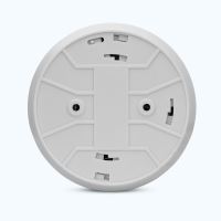 KD-122 LH je fotoelektrický kouřový hlásič s nízkou spotřebou energie. Umožňuje propojení s mobilním telefonem přes WiFi, díky tomuto spojení jste ihned informováni o nebezpečí kouře ve vašem domě. (4)